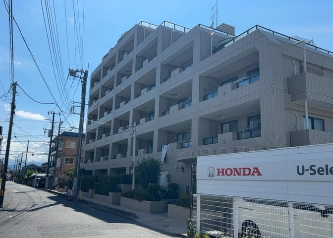 外観はマンション管理がされているかの目安になります。築年数が古いと、壁面は劣化してひび割れが生じることも！建物が古びていても細かいところが修繕されていると、きちんと管理されているなぁと感じるでしょう。
