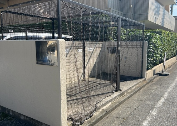 共有部分は、住民なら誰もが使える設備のこと。例えば駐車場やエレベーター、インターネット設備、セキュリティ設備などがあります。他にも、マンションの廊下・外部階段やエントランス・ゴミ置き場などがあります。