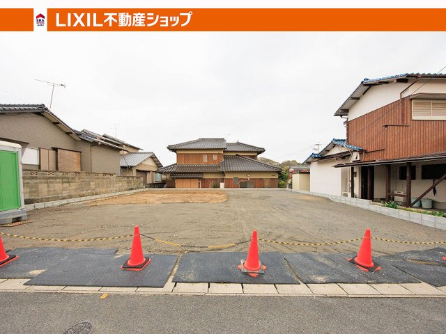 閑静な住宅街でかつ主要道路へのアクセスが良く、自然と生活利便性のバランスが取れたエリアです