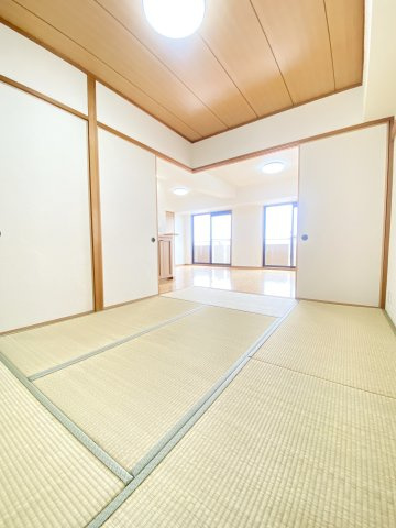 畳表替、襖・障子貼替済♪