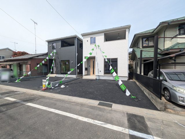 2台駐車可能なスペース完備　しっかり舗装してある駐車スペースで天気が悪く足元が悪い日でも乗り降りしやすい♪
