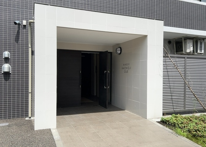 マンションのエントランスには、もともと風よけや防犯の役割がありますが、マンションによって宅配ボックスなどの設備が備わっている所もあります。日々の生活をイメージしながら生活しやすさをチェックしましょう。