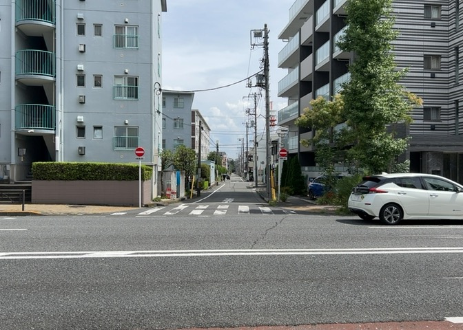 景色重視でお家選ぶをするとスーパーが遠い！学校が遠い！など生活をするうえで利便性で困ることもあります。まず一度現地を見学する際に、周辺の施設などがあるかを確認し、暮らし始めた後のことを想像しましょう。