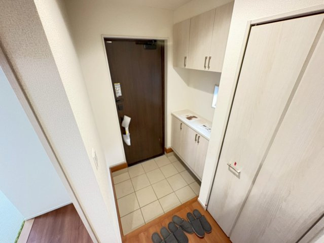 玄関は収納スペースもしっかり確保　いつもきれいな玄関を保つことができます
