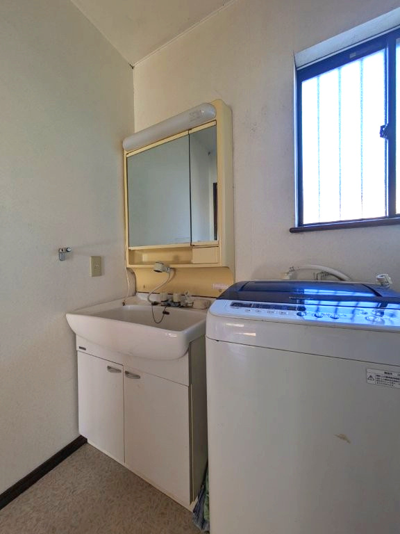 いつも清潔に保てる機能美あふれる洗面台☆雑然となりやすい洗面スペースには収納力が必須です！