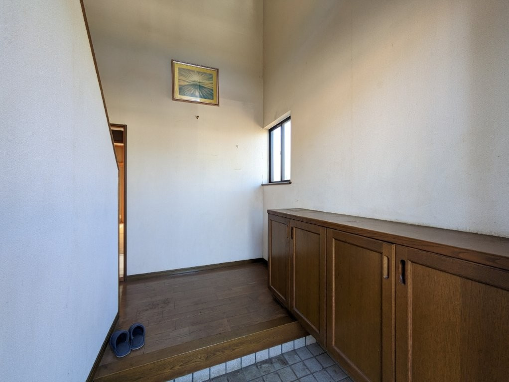 ゆったりと明るい玄関がご家族や来客をお出迎え。