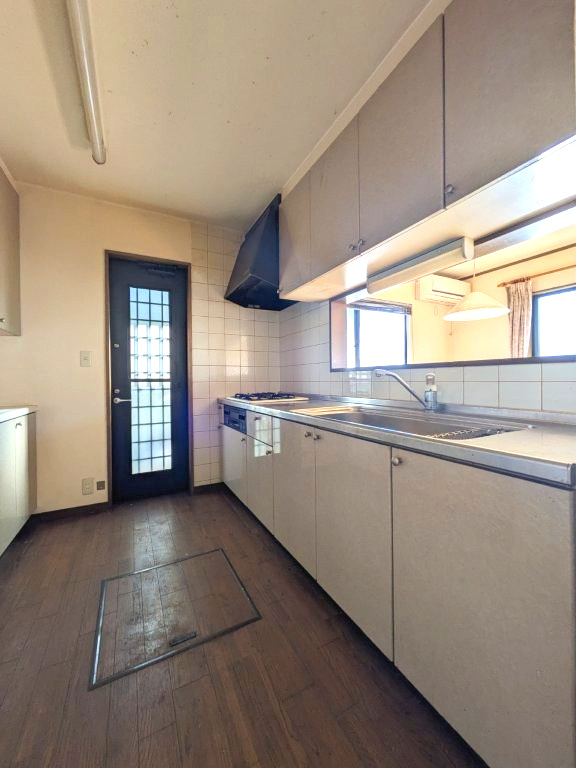 家族の会話が弾むカウンターキッチンは小さなお子様がいても安心して調理が出来ます！