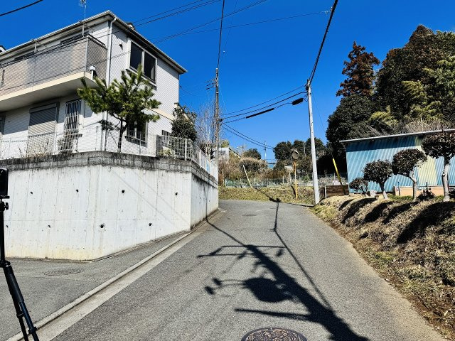 ～北側5.25ｍ・東側5.25ｍ・南側5.0ｍ道路に面しています～