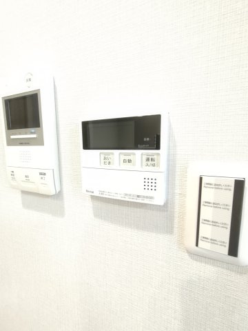 【給湯パネル】　ワンタッチで操作できる給湯パネル付き。