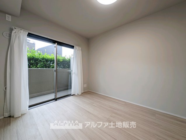 使い勝手のいい洋室です