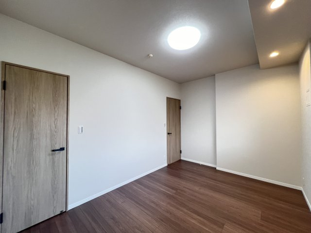 収納力と広さを兼ね備えた快適洋室