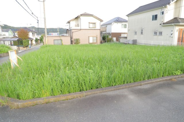 家を建てる前提で土地を探している場合、地盤の丈夫さは譲れない条件の一つです。地盤が脆弱だと追加工事が必要となります。また、過去に地盤沈下や液状化現象を起こした土地は、できるだけ避けた方がいいでしょう。