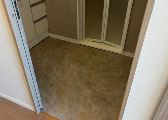 洗面脱衣所は「体を綺麗に整える場所」という目的と役割を持っています。そして便利で使い勝手のいい「体を綺麗に整える場所」にするためには、配置や動線、照明や収納計画をしっかりと検討しておく必要があります。