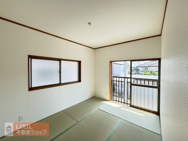 【和室】2階6帖の和室は南向きで日当たり、風通しもよく心地よい自分だけの空間に。バルコニーへ直接行けます。