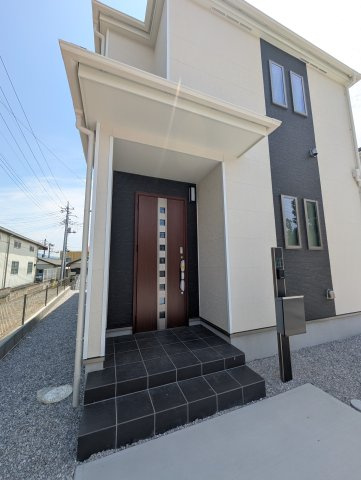 【ハートフルタウン渋川市石原34ーAの玄関】