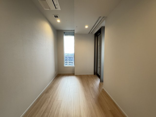 2面彩光の洋室6.5帖　2025年3月27日撮影