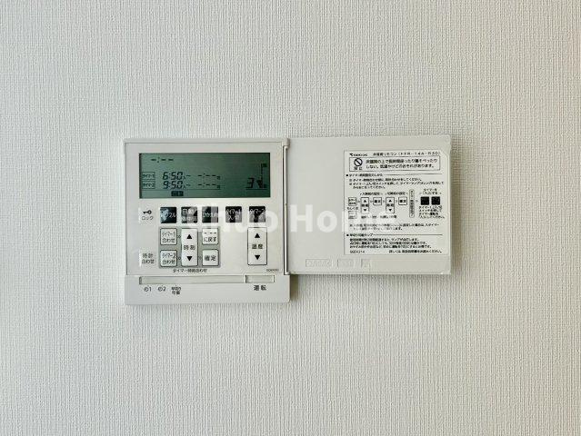 【床暖房】冬は足元から暖めてくれる床暖房はエアコンとは違って埃が舞いませんので健康にも良さそうですね。