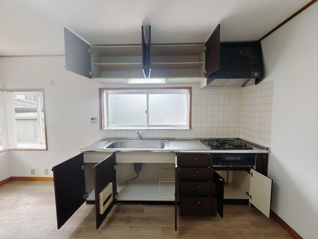 ■キッチン｜大きなお鍋や調理用具のも出し入れラクラクな収納がたっぷり！毎日使う場所だからこそ、無理のない姿勢で作業できるのは嬉しいポイントですね(*＾＾*)♪