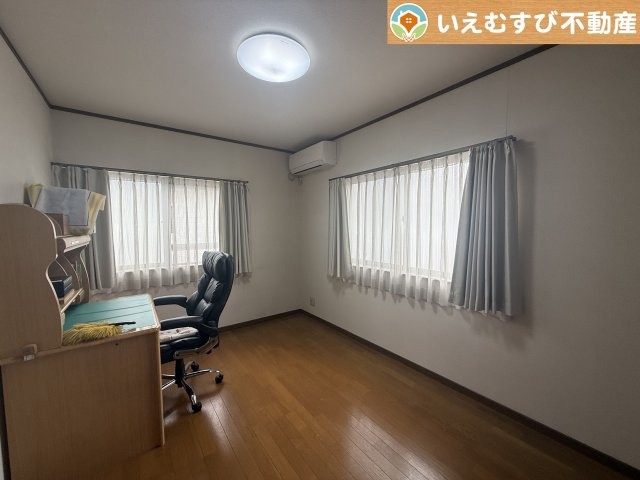 シンプルで明るいお部屋　2面採光で日当り良好！シンプルなお部屋なので自分で家具を選ぶのが楽しみですね！