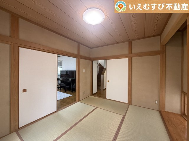 すぐ横になれる和室は、みんながほっと一息つける空間　ちょっとした休憩や来客時、お子様のお世話にも大活躍しそうですね♪