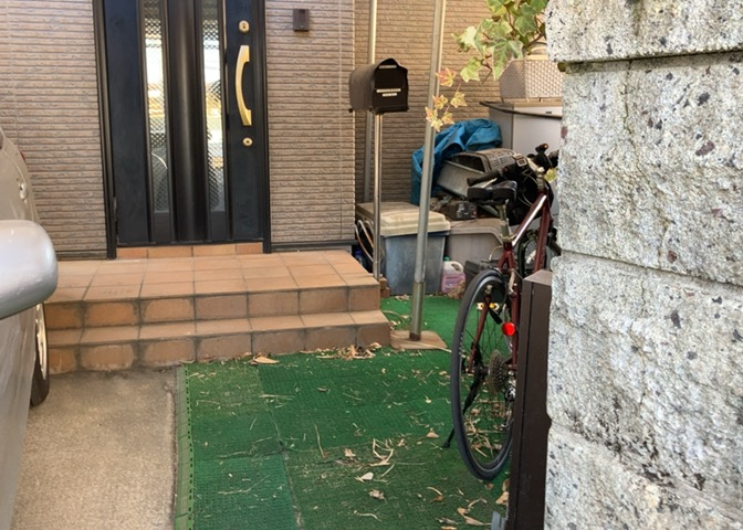 敷地内に散水栓や立水栓があると便利です。水道水を直接利用できるため、水を運ぶ手間を省くことが出来ます。大量の水を必要とする洗車作業や清掃などに役立ちます。その他設備とあわせて、現地でご確認ください。