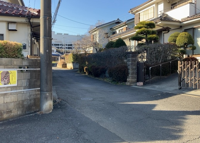 眺望を気にして物件を探す場合、前面に建物が建っていないか現地で確認しましょう！前面に建物があると景色はもちろん、日当たりや風通しにも影響が出てきます。住んだ時のことを想像しながら現地見学をしましょう。