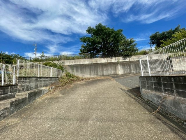 現在既存する擁壁は建築確認未取得となっております