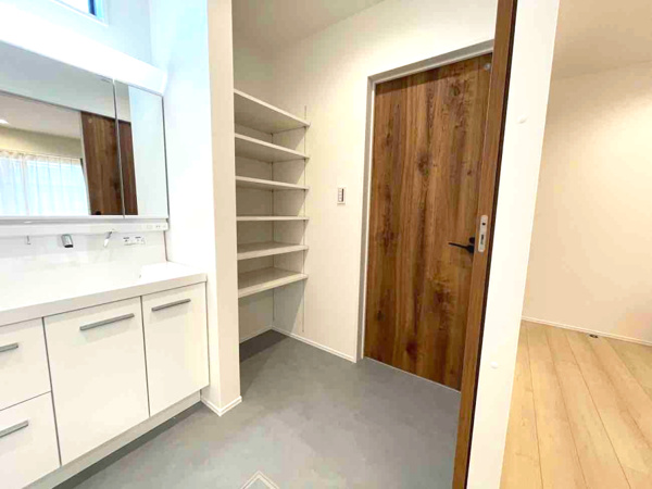 【湯川新町一丁目（5期）の洗面】