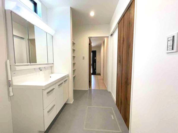 【湯川新町一丁目（5期）の洗面】