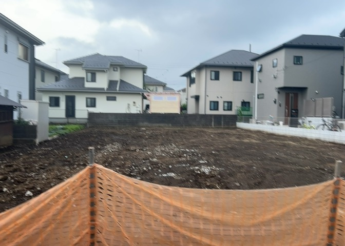 土地を買う際、住む地域の自治体や福祉の補助制度にも注目してみましょう。子供や老人の医療補助やゴミ出しのルールなど、自治体によってルールに大きな違いがあるため、暮らしやすい土地で判断するとよいでしょう。