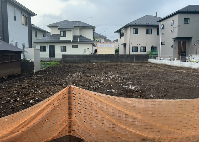 隣家の土地はどうなっているのか、生活利便施設が近くにあるのか、学校まで近いかなど、お客様のライフスタイルにあわせたイメージが重要です。また、近くにあると困る施設が近くにないかも確認するといいでしょう。