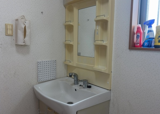 洗面化粧台では顔を洗ったり、身だしなみを整えることが本来の使い方ですが、用途によっては洗面化粧台に求められる機能が違ってくるため、ご自身や家族のライフスタイルに合ったものを選ぶことをおすすめ致します。