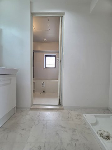 家族みんなが快適に使える洗面所です