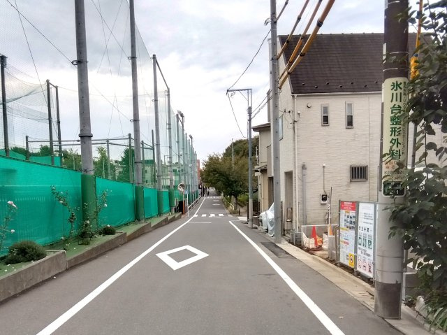 前面道路含む現地写真です