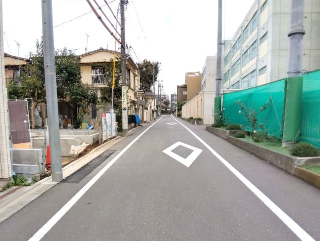 前面道路含む現地写真です