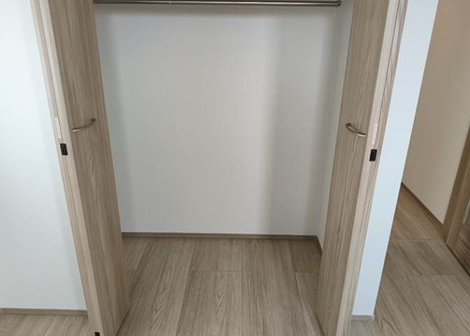 デザイン性を重視しすぎて収納が少なかった！なんてことにならないため、事前に現地で収納の数を確認しておくことをお勧めします。クローゼット以外にも床下収納や屋根裏収納、パントリーなどもチェックしましょう。