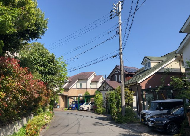 眺望を気にして物件を探す場合、前面に建物が建っていないか現地で確認しましょう！前面に建物があると景色はもちろん、日当たりや風通しにも影響が出てきます。住んだ時のことを想像しながら現地見学をしましょう。