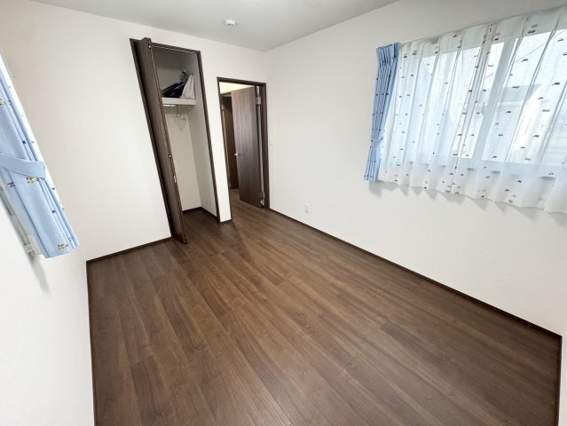 個人の部屋や寝室として使える洋室です