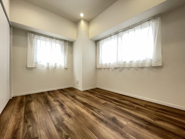 シンプルな洋室は、幅広い用途でお使いいただけます。　
