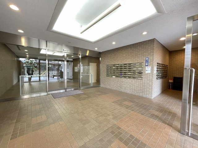 マンションの顔でもある、高級感漂うエントランス。　