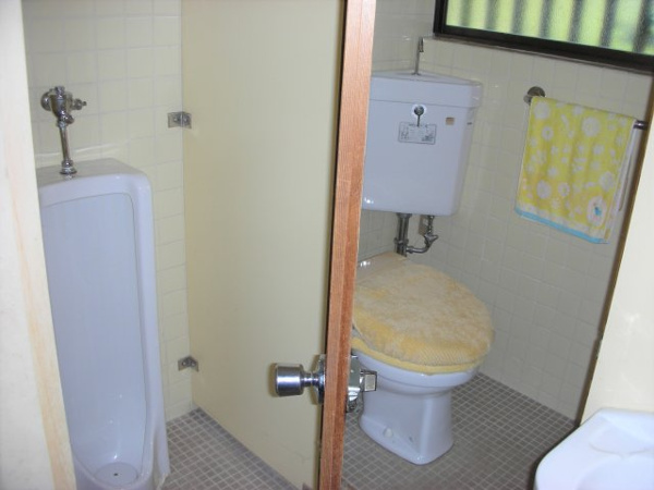 【高山市清見町三日町の中古戸建てのトイレ】