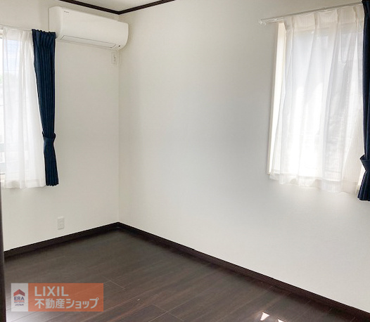 【現地写真】2階洋室。2面採光で、明るいお部屋です。