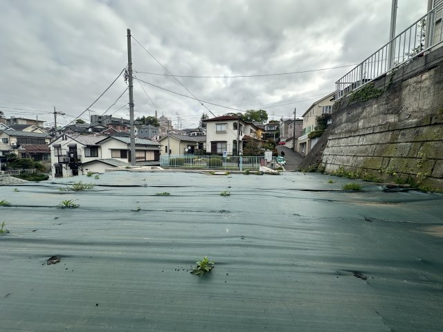 見晴らしの良い開放的な立地です。春には自宅から近隣に咲く桜を望めます。　