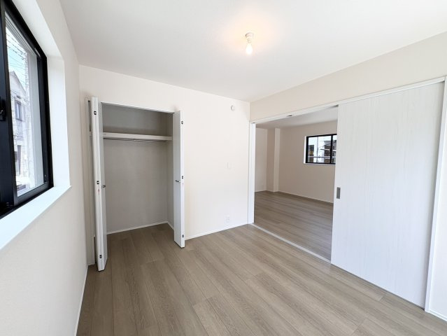 洋室5.2帖・収納付きで、お部屋がすっきり片付きます。