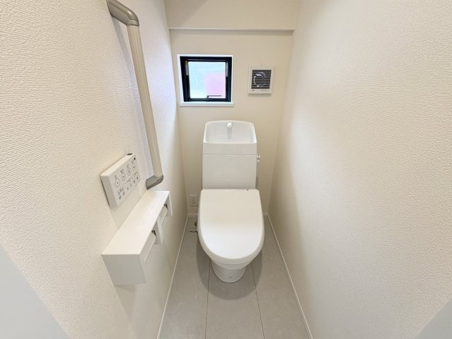 清潔感とうれしい機能性を兼ね備えた、使いやすいシャワートイレ