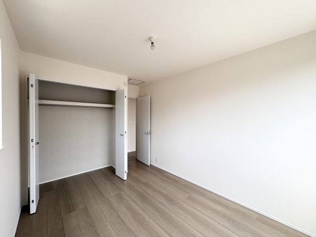 洋室　収納付きで、お部屋がすっきり片付きます。