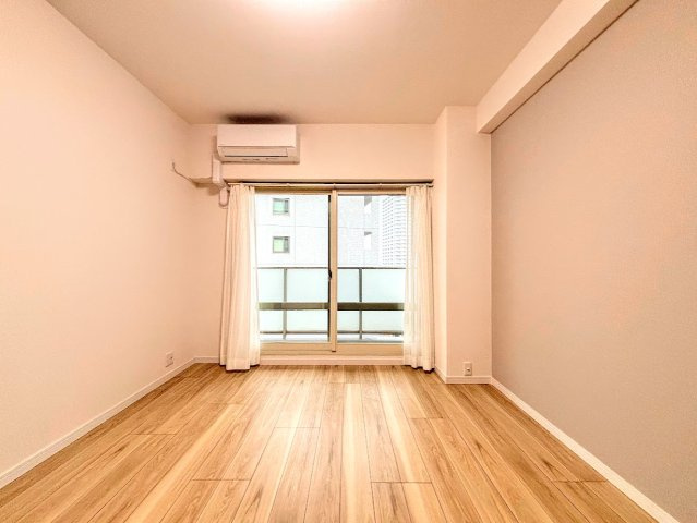 ◆室内はいつも明るい印象なので気持ちの良い朝を迎えられます。各部屋にはクローゼットを完備しており、収納が多いお家はすっきりして快適空間です。　