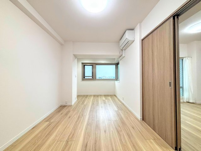 ◆気持ちの良い風が室内へ入り込む居室。家具を配置しても広々ご利用いただけます！！　