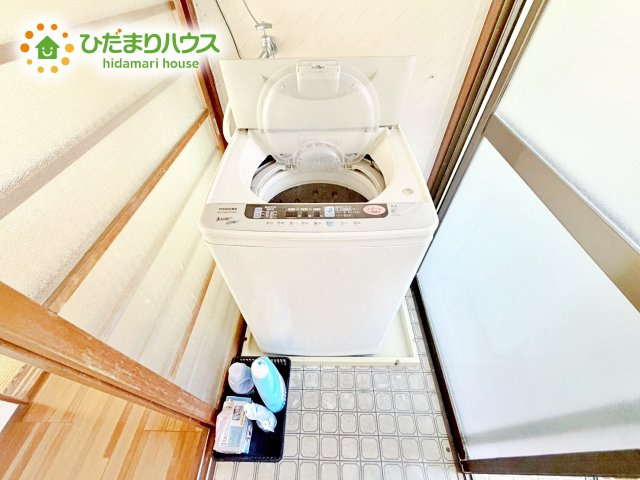 浴室前には洗濯機置き場があります