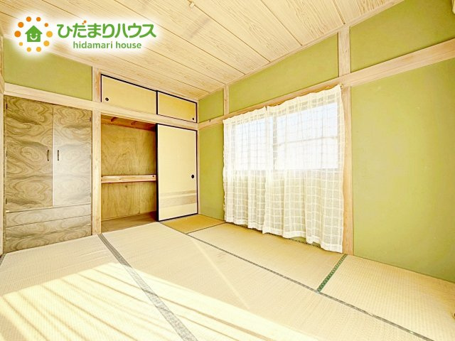 明るい日差しが降り注ぐお部屋に、居心地の良さを感じさせるコーディネート。